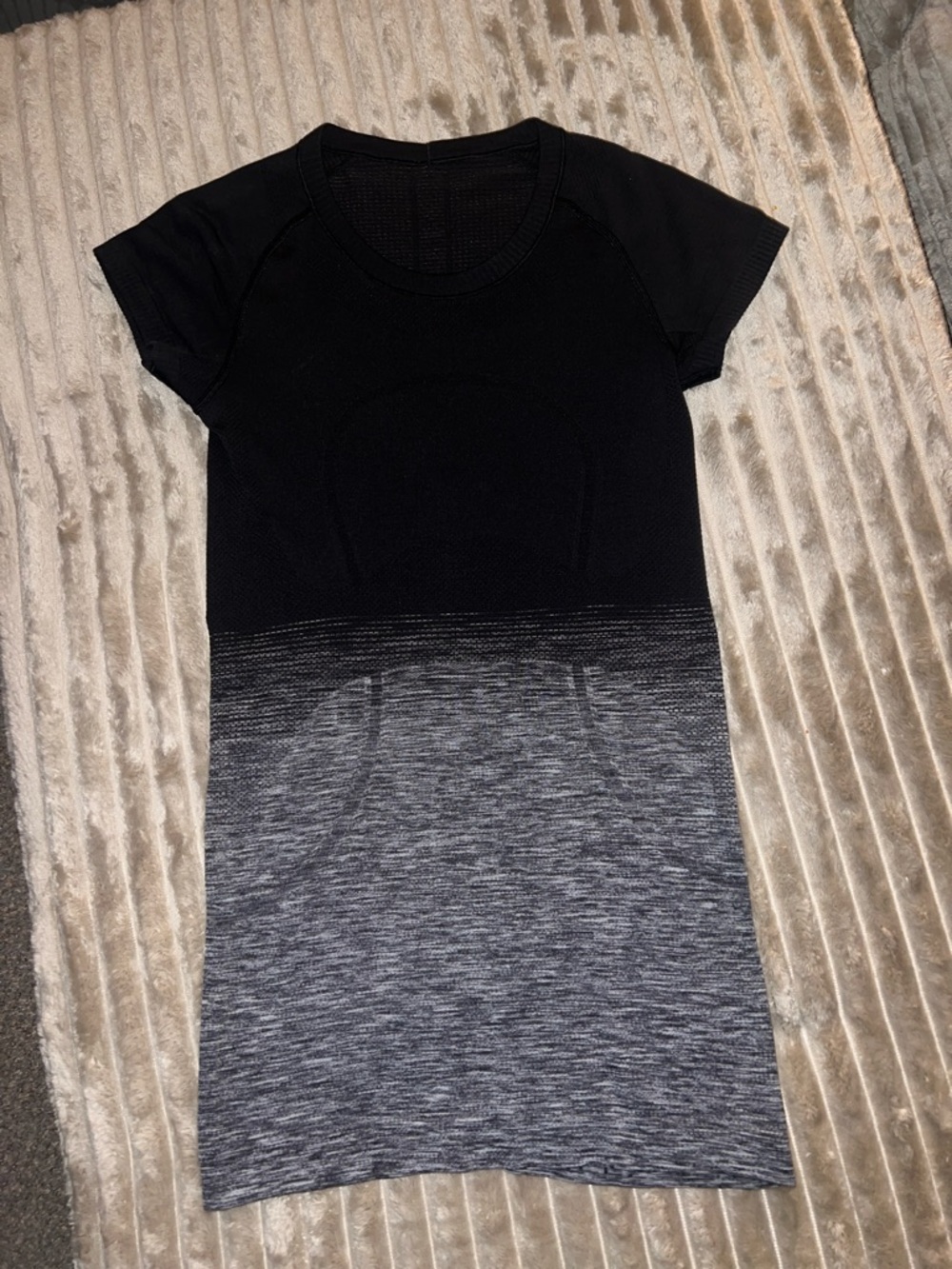 Lululemon swiftlytech shirt. 4
